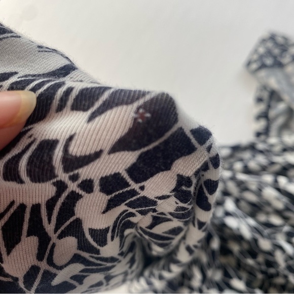 LANE BRYANT Black White Ditsy Floral Top Back Keyhole PLus Size 34/36 rayon Used - Picture 3 of 14